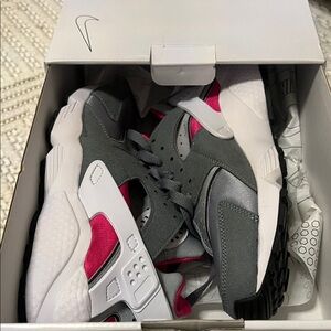 New!  Nike By Raschelle Gray and Pink, size 7.5